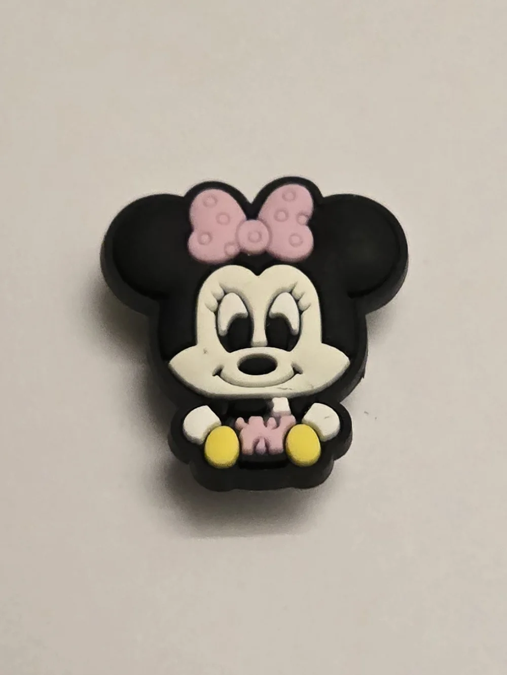 Minnie Mouse Disney Crocs Charm Pink Bow Cute Sitting Pose Accessory